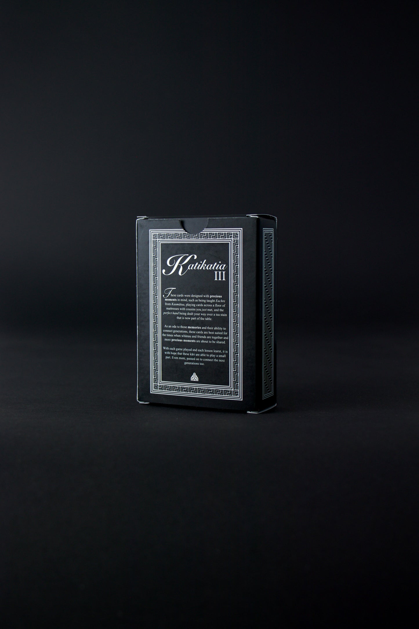 KATIKATIA III - Māori Playing Cards (Tuck Box)