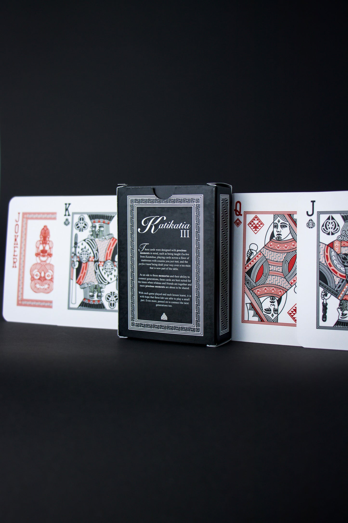 KATIKATIA III - Māori Playing Cards (Tuck Box)