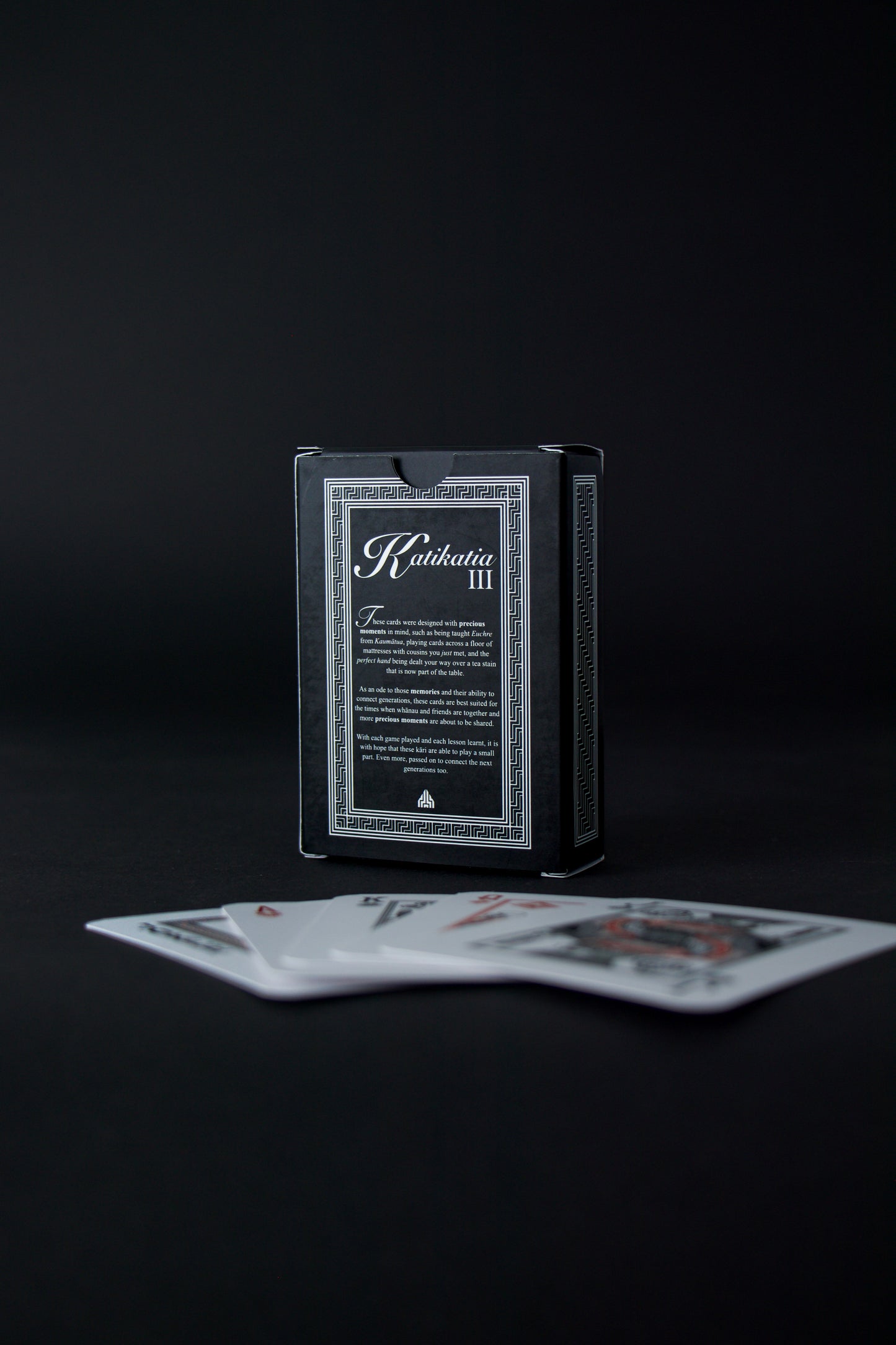 KATIKATIA III - Māori Playing Cards (Tuck Box)